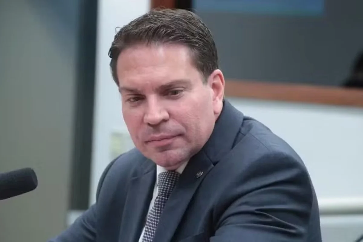 Alexandre Ramagem perdeu o passaporte diplomático após ter mandato de deputado cassado em dezembro de 2025