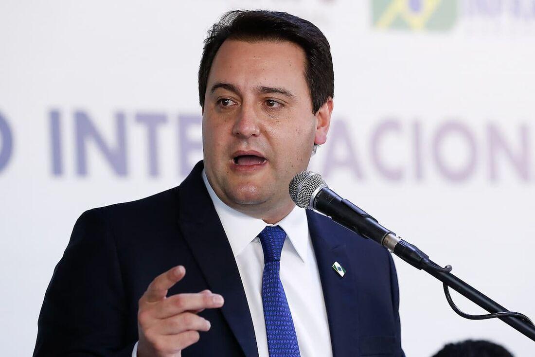 O governador do Paraná, Ratinho Júnior (PSD)  desiste de concorrer a presidência da República nas Eleições de 2026