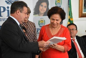 Entrega da minuta do projeto de lei sobre a Política de Regularização Fundiária do Estado do Piau