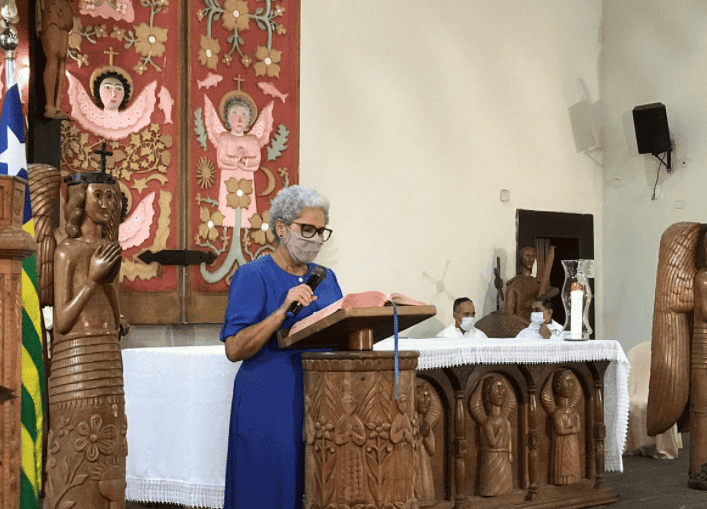 Regina Sousa em missa de posse