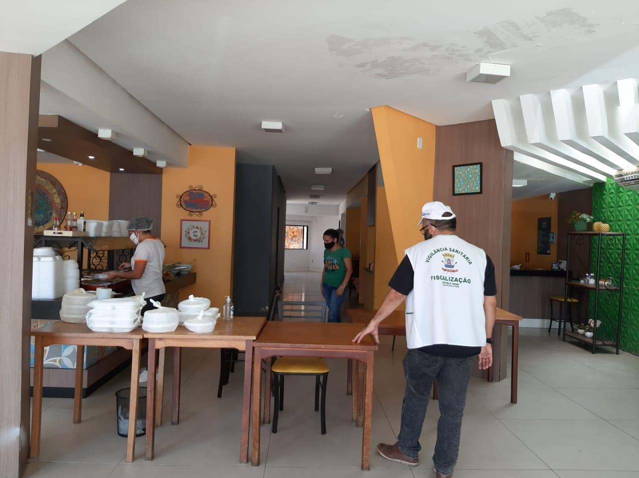 Equipes da Vigilância Sanitária auxiliam retomada de restaurantes