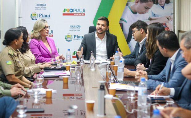 Reunião na Secretaria de Educação