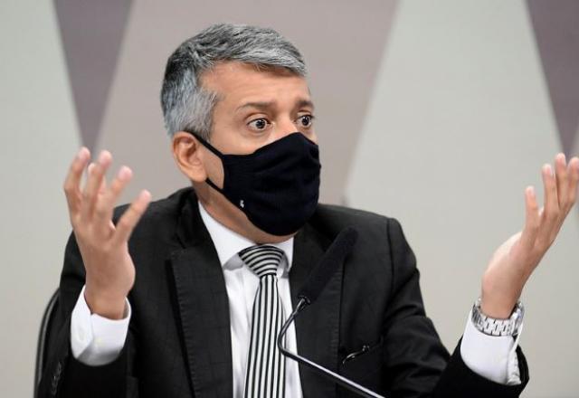 Roberto Dias nega ter pedido propina e afirma que não conhecia Dominghetti e jantava com um amigo quando o vendedor de vacinas apareceu