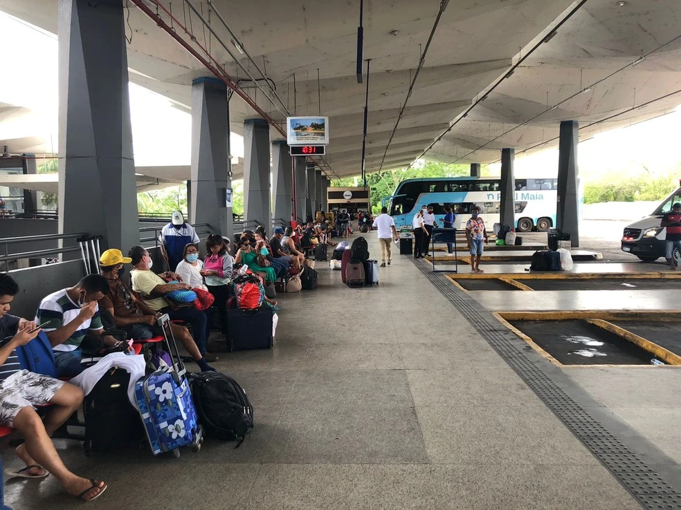 Movimento no Terminal Rodoviário Governador Lucídio Portela, em Teresina