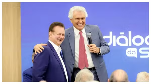 O presidente nacional do PSD, Gilberto Kassab, e o governador do Goiás, Ronaldo Caiado, em encontro do partido em São Paulo