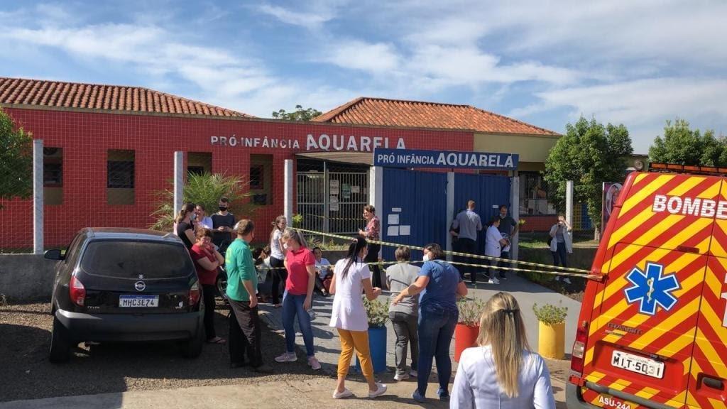 Homem invade creche e mata crianças e professora a facão em SC