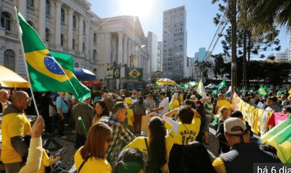 As manifestações se esvaziaram, a avaliação do governo despenca e já há racha entre seus apoiadores
