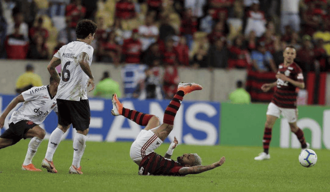 Gabi Cai, Cai em mais uma queda no gramado ruim do Maracanã