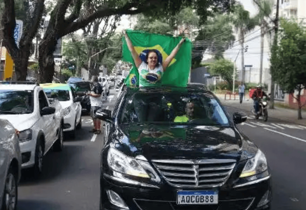 Carreata em Curitiba com muita ostentação