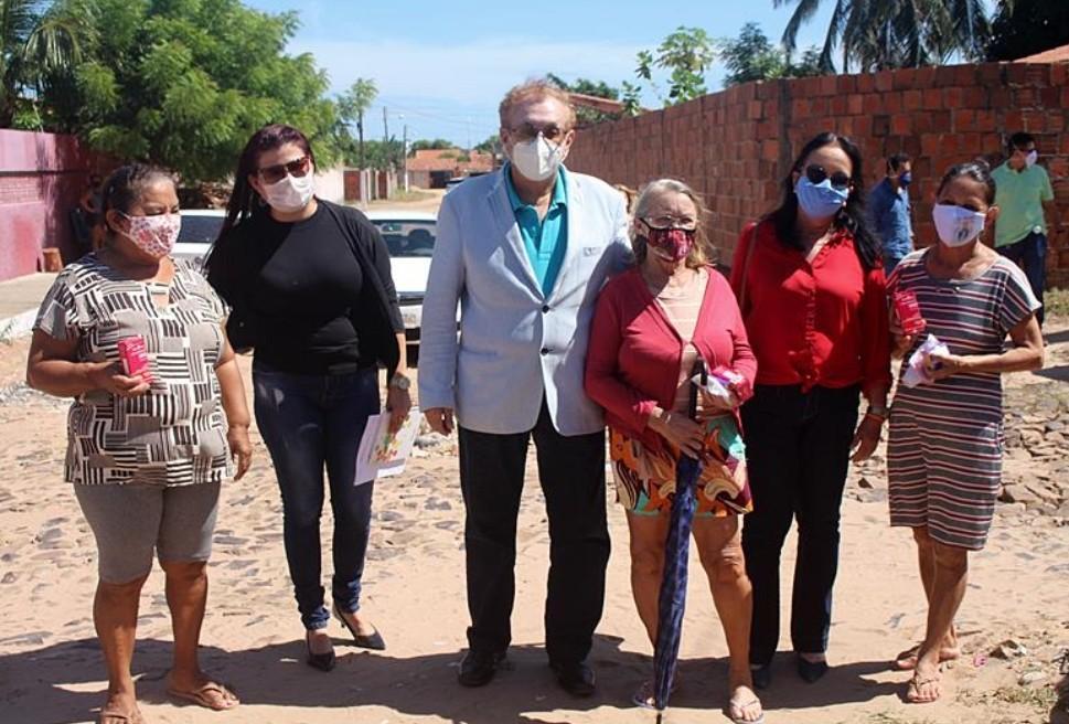 Mão Santa e Dona Adalgisa em campanha pelas ruas de Parnaíba