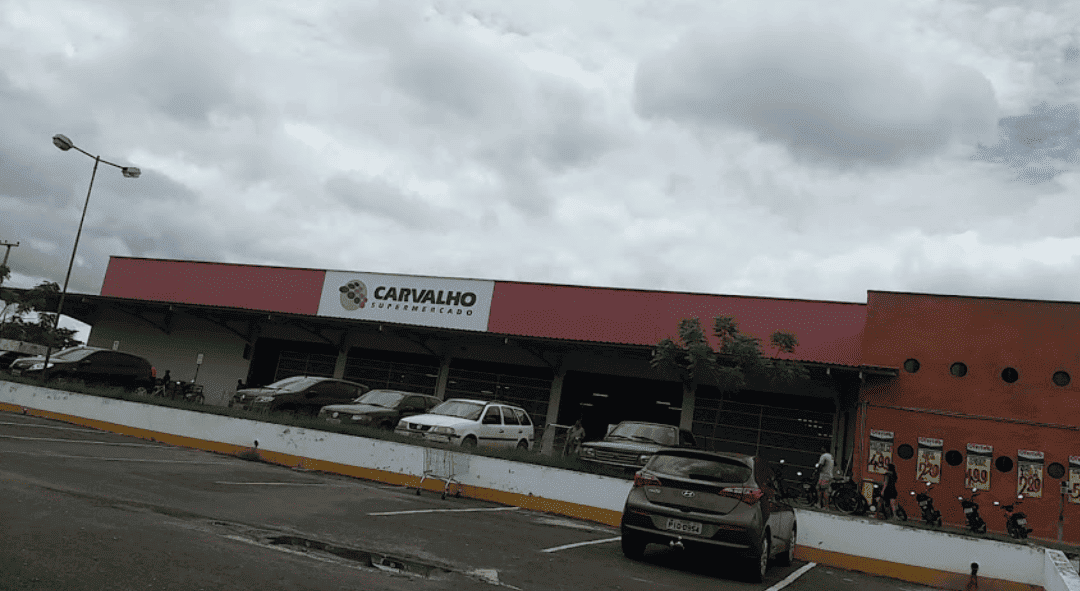 Bandidos arrombam caixas eletrônicos do Comercial Carvalho