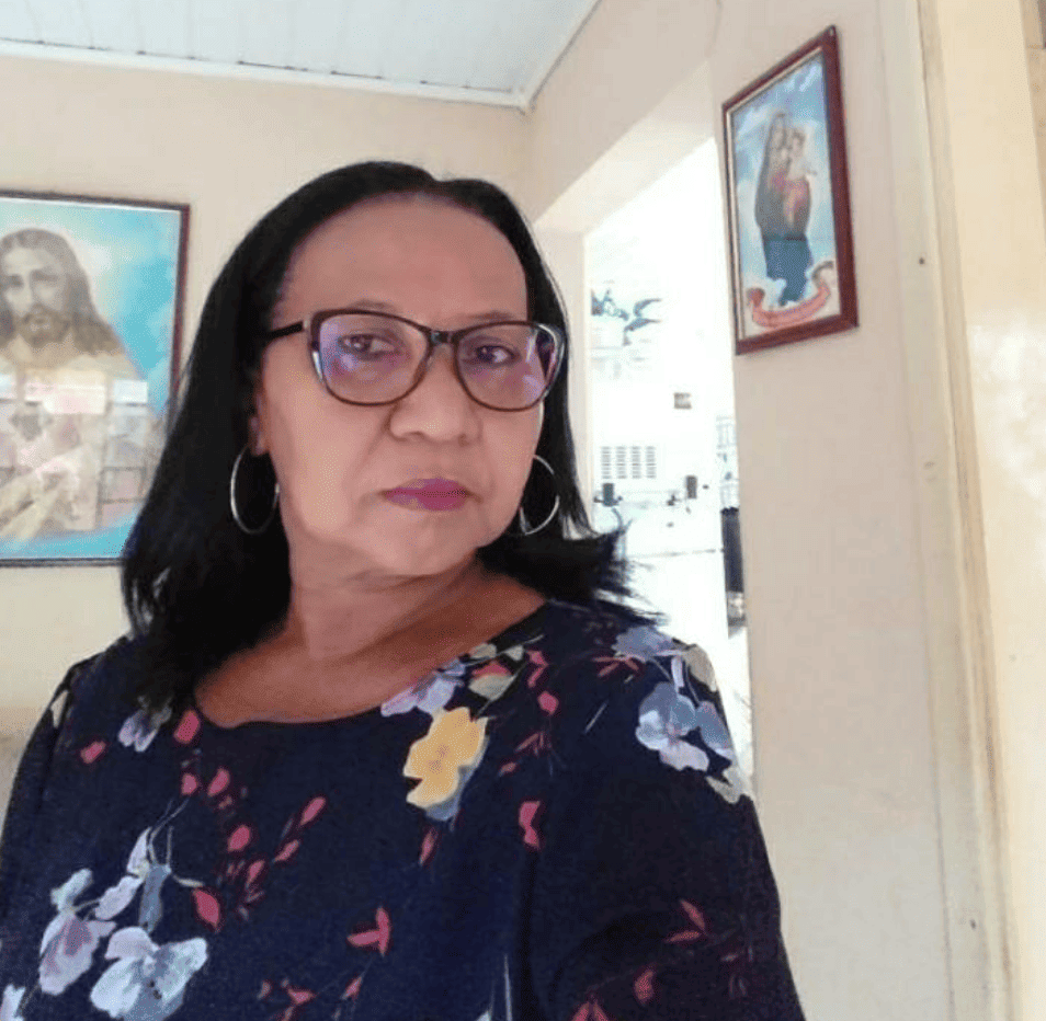Professora morre atropelada por caminhonete na BR-135 em Corrente