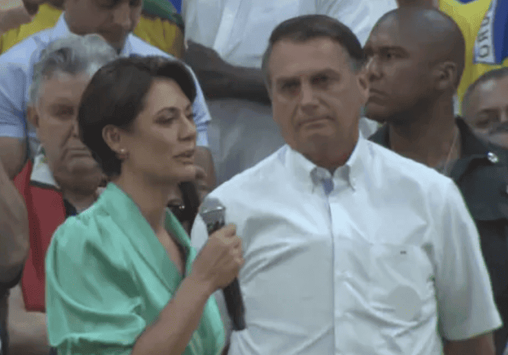 Michelle Bolsonaro discursou ao lado do marido