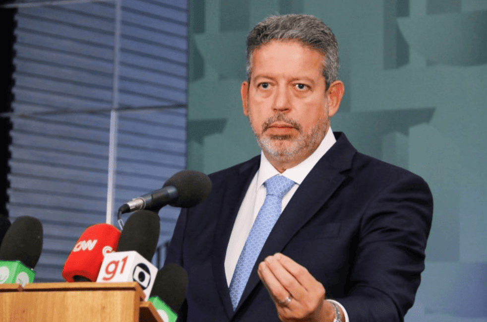 Artur Lira quer "enquadrar" os institutos de pesquisas