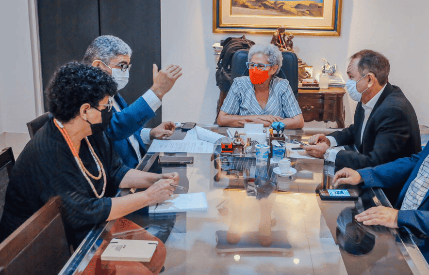A governadora Regina Sousa já se reuniu com secretários para tratar do 13º dos servidores
