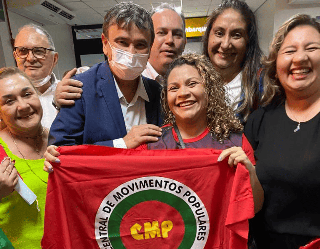 Amigos foram ao aeroporto receber o ministro Wellington Dias