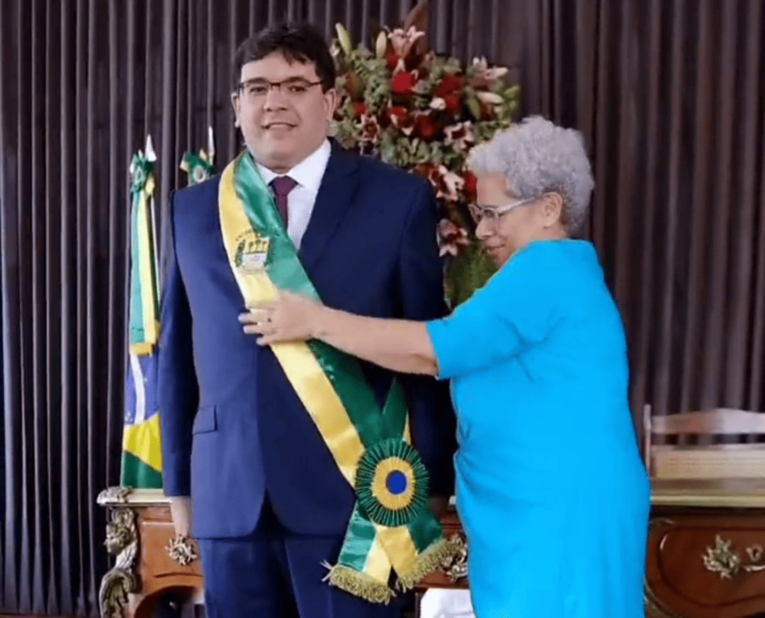 Rafael Fonteles recebeu de Regina uma faixa novinha