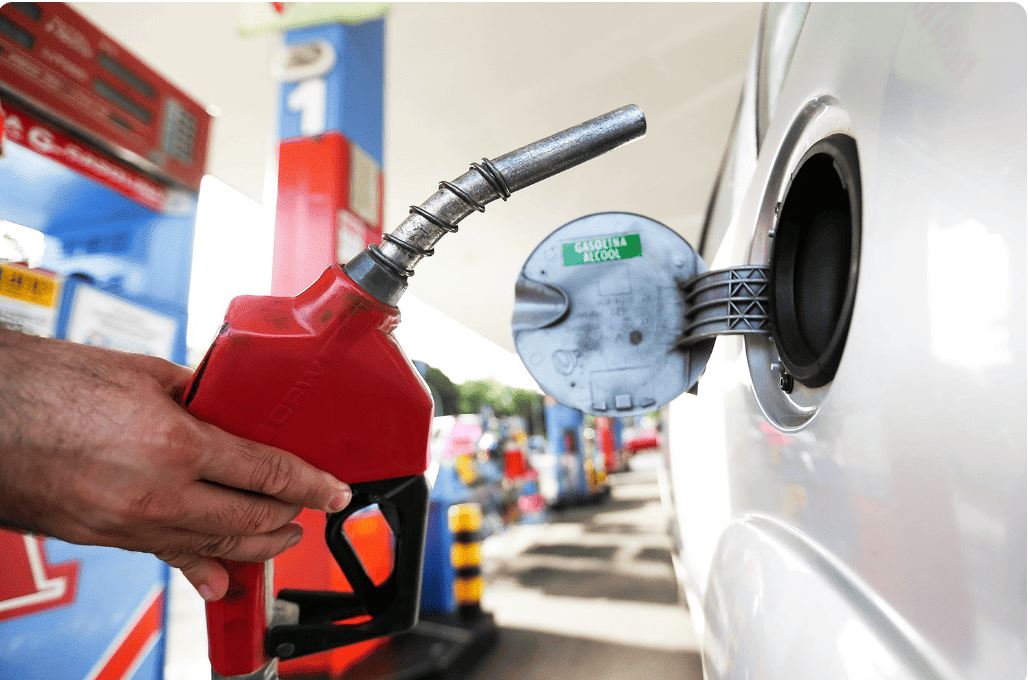 Aos poucos os preços dos combustíveis vão baixando