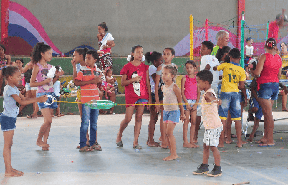 As crianças aproveitaram o dia delas com muitas brincadeiras