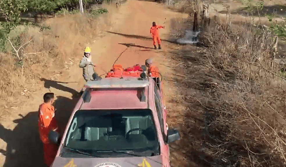 Bombeiros recolhem equipamento após 28 dias de luta