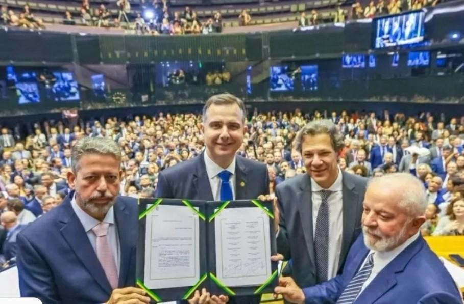 Presidentes dos Poderes estiveram na Congresso Nacional