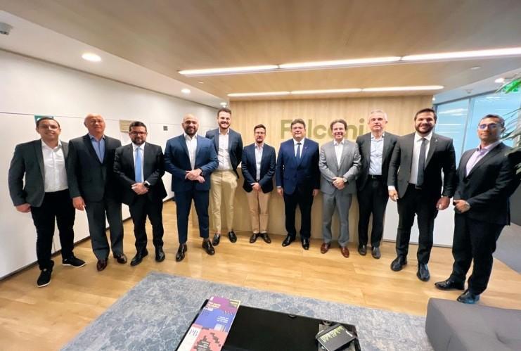 Governador auxiliares com executivos em São Paulo