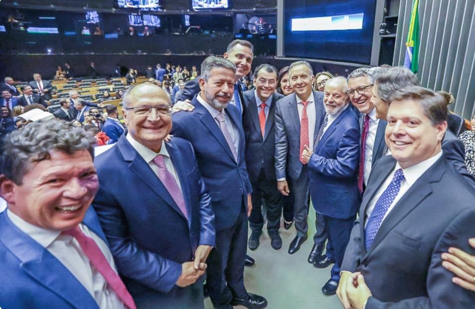 O presidente Lula com o vice Alckmin no Congresso Nacional