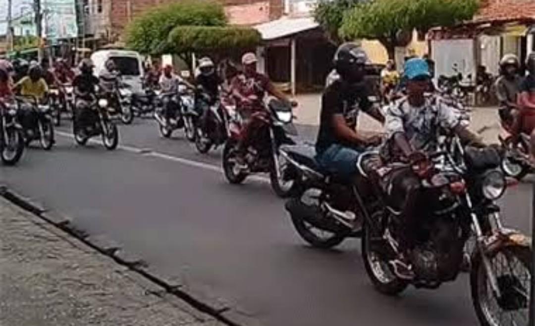 Mototoqueiros usam o "rolezinho" como desafio à PM
