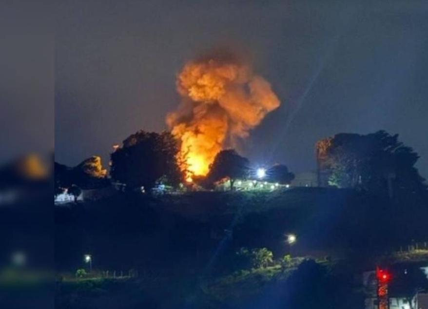 Explosão e fogo no centro de Caracas