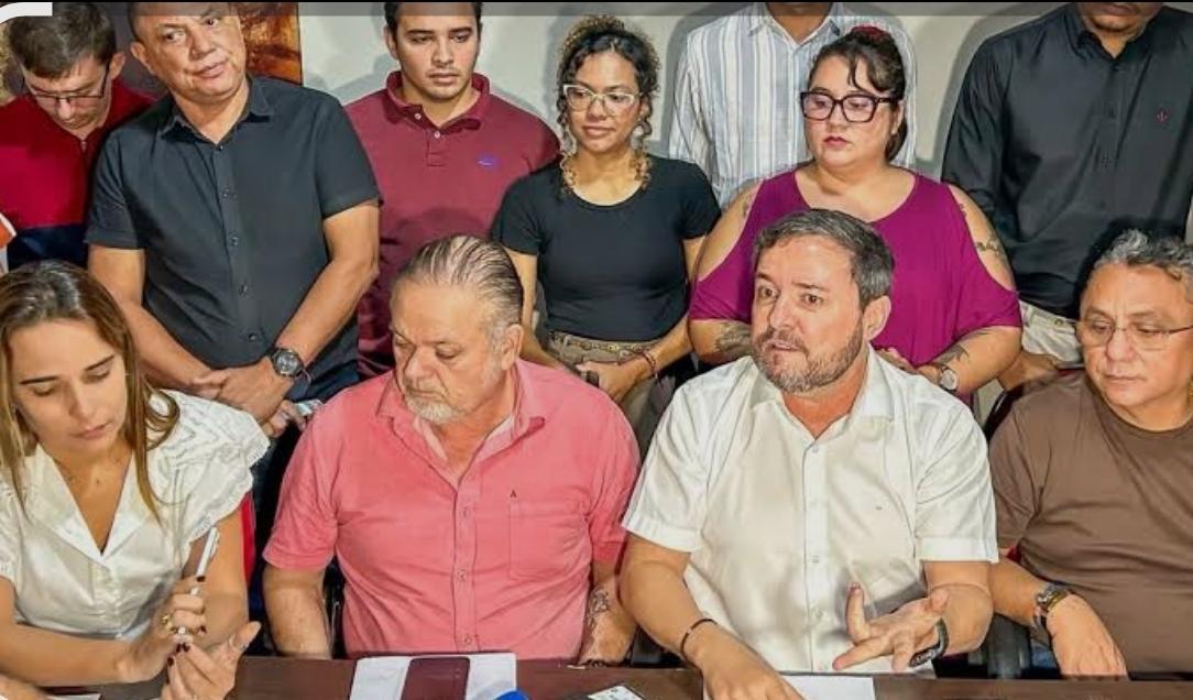 Fábio Novo e lideranças do PT na coletiva de imprensa no sede do partido