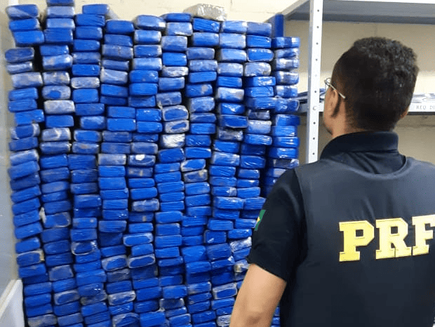 PRF apreende meia tonelada de droga na BR-316