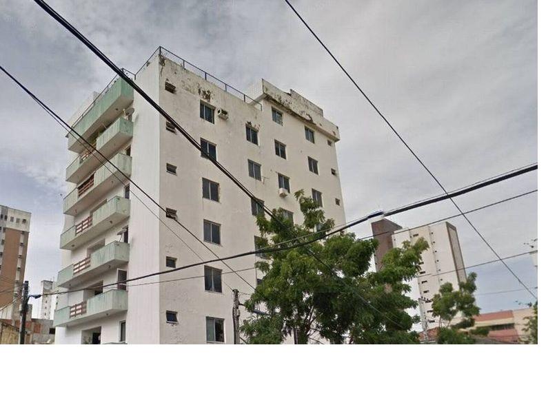 Prédio Desaba em Fortaleza