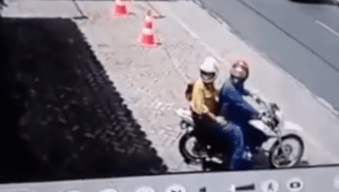Casal flagrado pelas câmeras de segurança