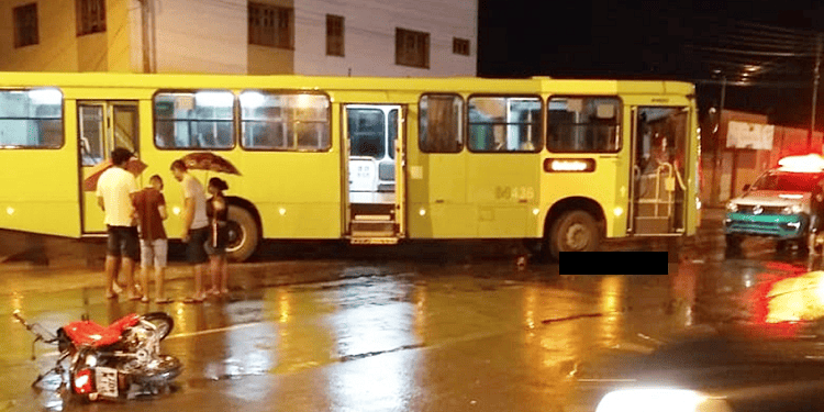 Homem morre na colisão entre ônibus e carro