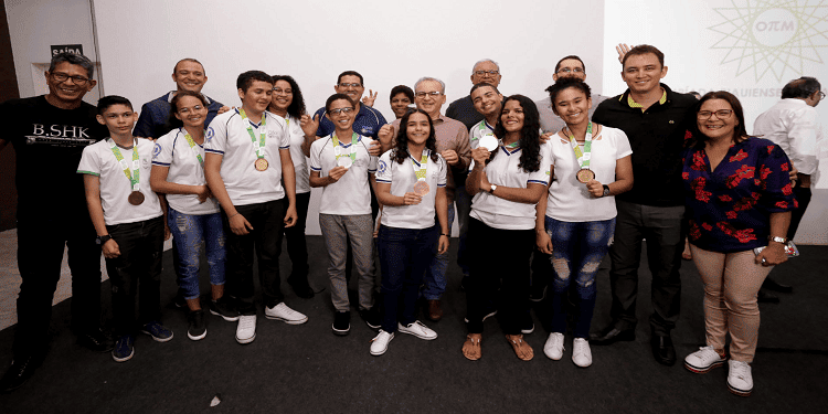 Alunos medalhistas na Olimpíada Piauiense de Matemática