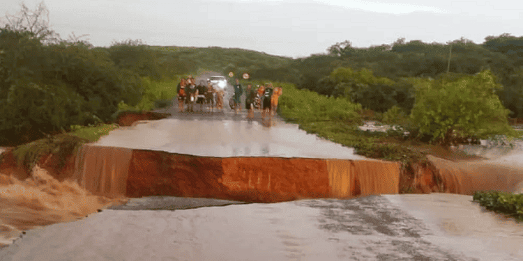 Trecho da PI-178 rompe e deixa moradores de PIO IX isolados