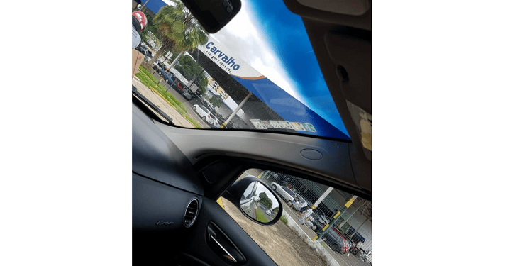 Leitor flagra estacionamento de supermercado lotado