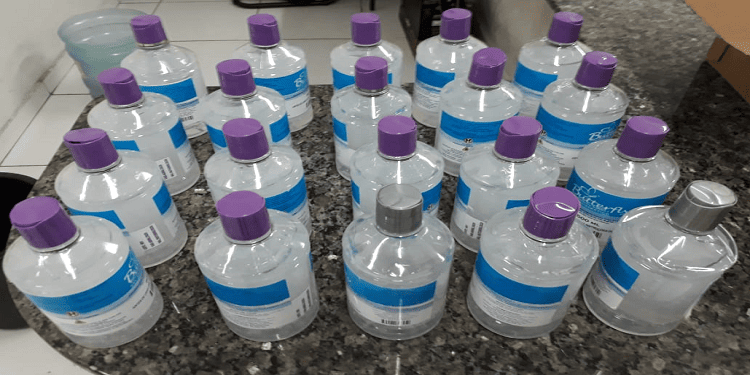 Álcool em gel falsificado é apreendido em farmácia