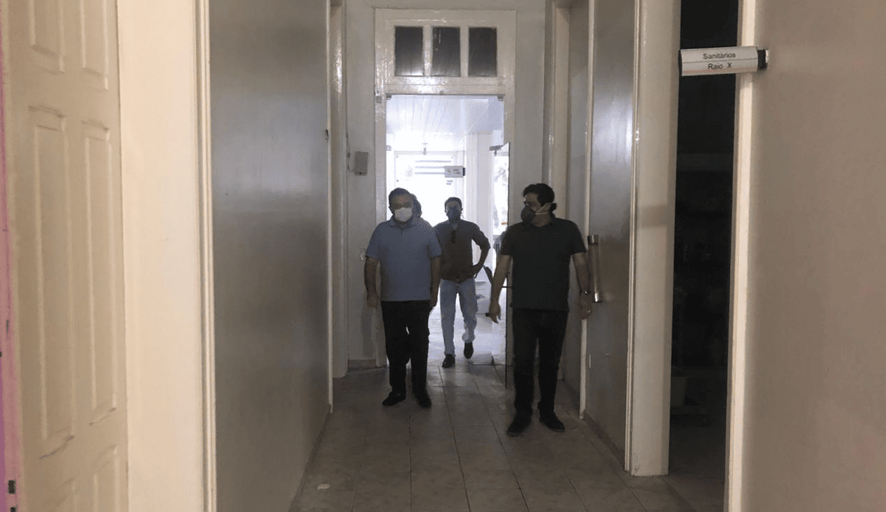 Secretário Florentino Neto visita hospital em Parnaíba