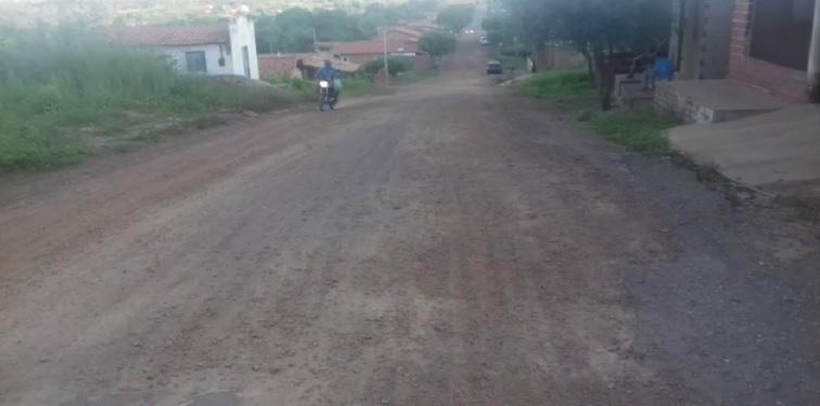 Péssimas condições de tráfego na avenida Teodoro Pereira