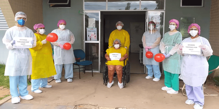 Idosa de 82 anos fica curada da Covid-19 em Picos