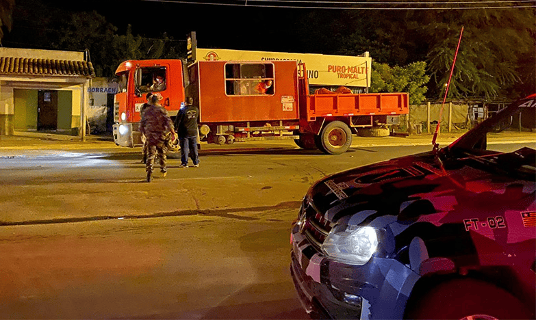 Caminhão com trabalhadores infectados pelo coronavírus é barrado