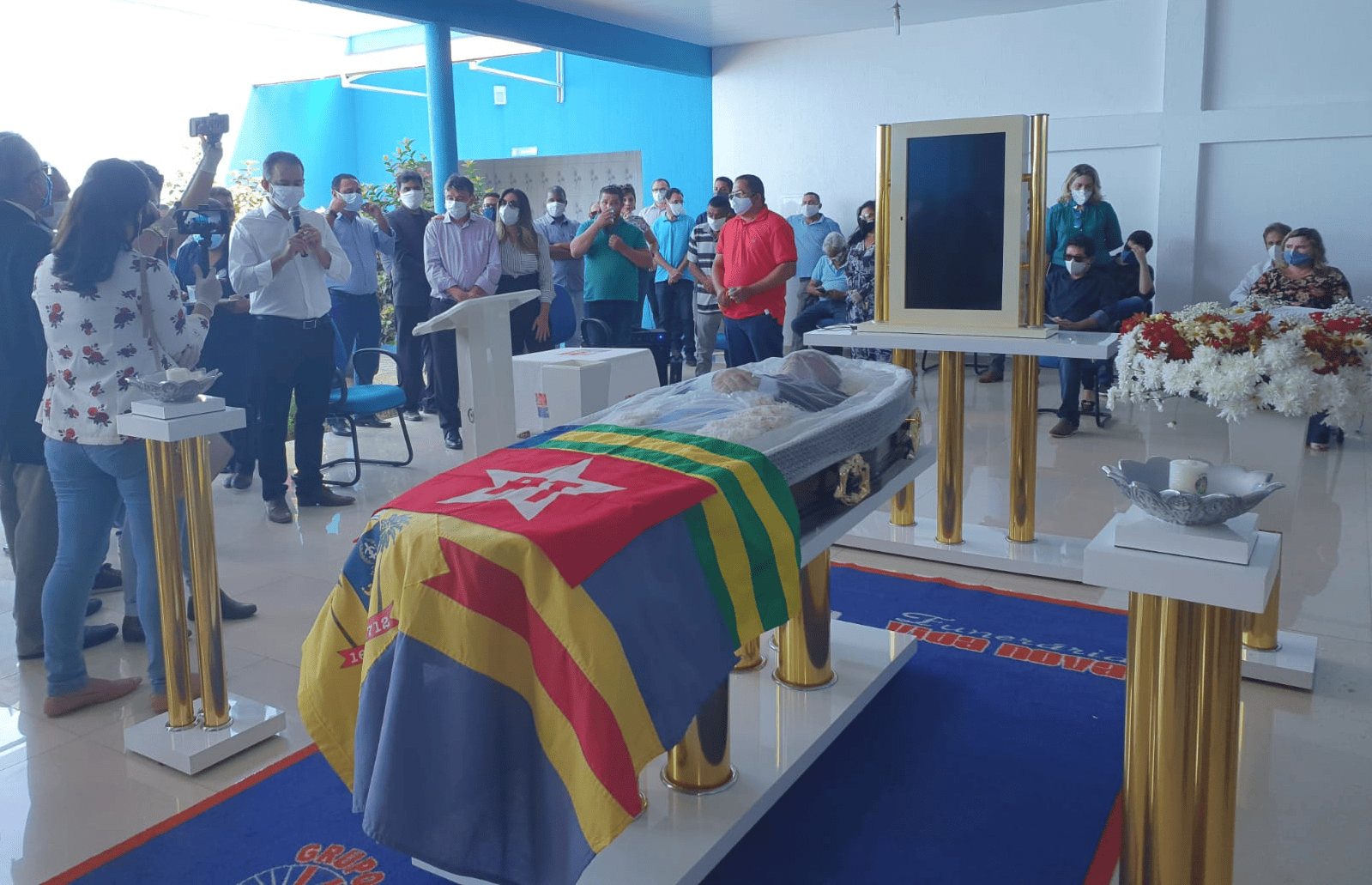 Corpo do deputado Assis Carvalho é velado e sepultado em Oeiras