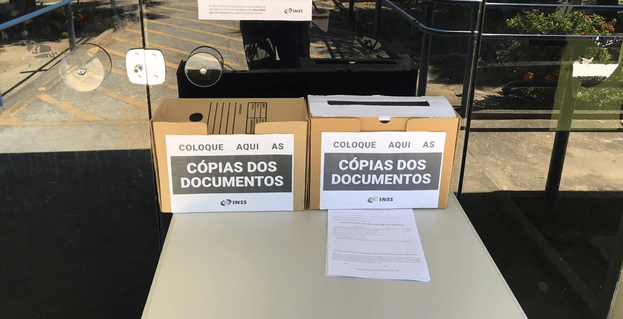 Agencias do INSS implantam "drive-thru" e voltam a funcionar