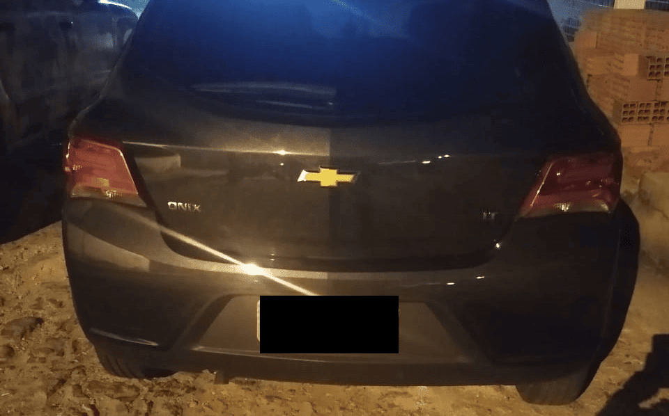 Carro é roubado de dentro de casa na zona Norte de Teresina