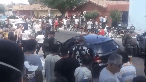 Policiais trocam tiros e ficam feridos após briga de trânsito
