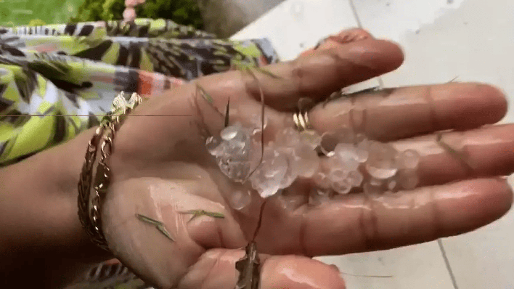 Chuva de granizo surpreende teresinenses