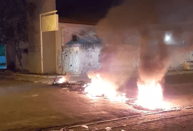 Família faz protesto pela demora do IML para remoção de corpo