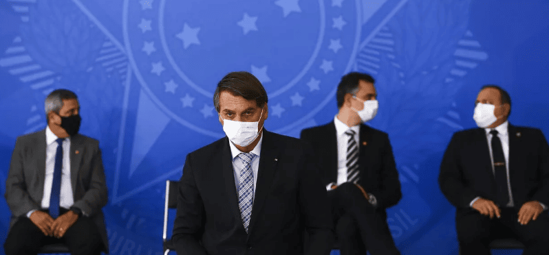 Bolsonaro nega eficácia de tratamento precoce para Covid-19 e defende vacinas