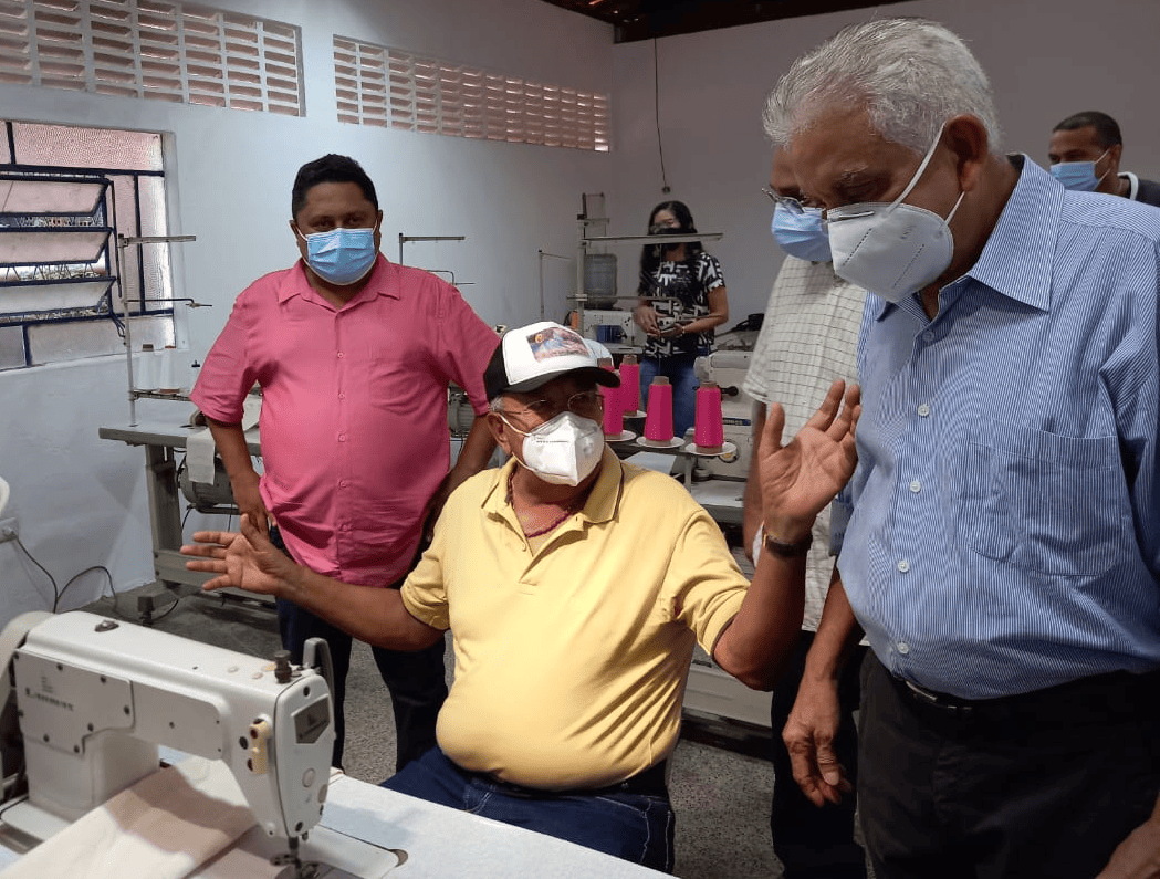 FWF entrega reformas de centros de capacitação